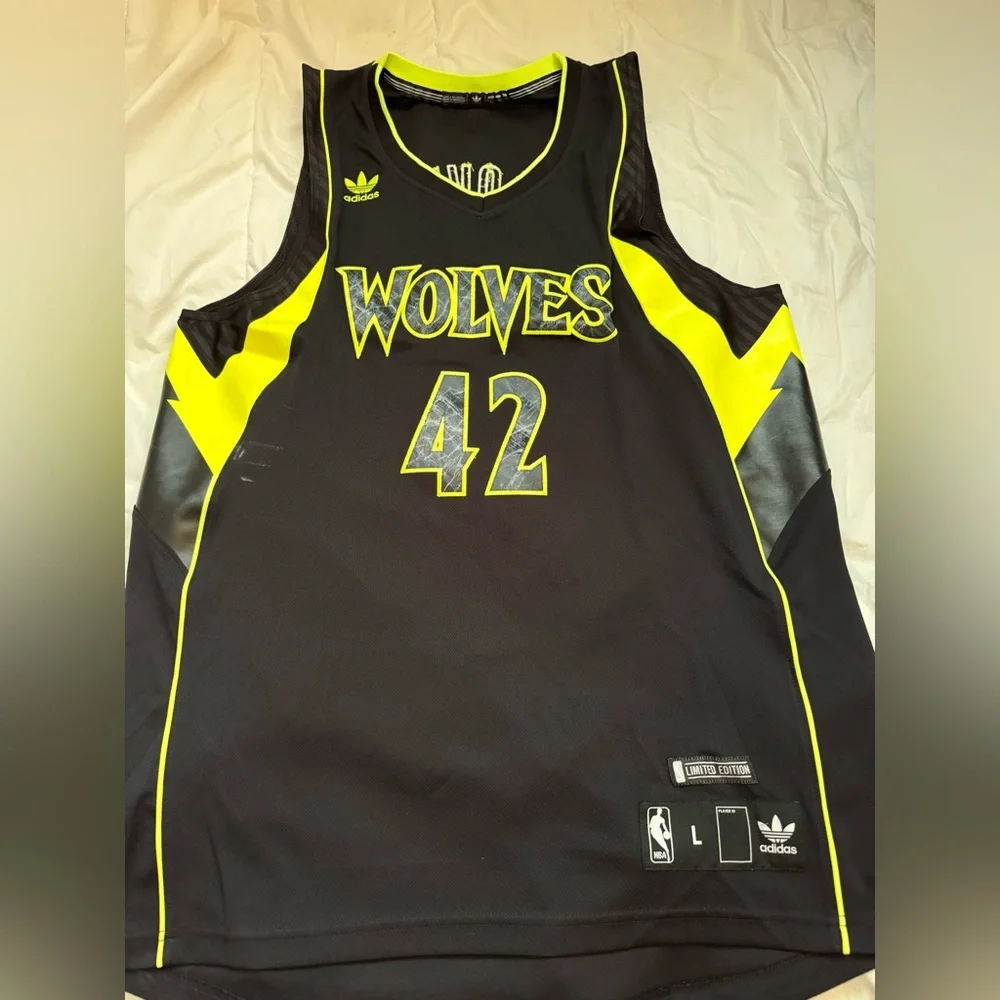 VINTAGE Wolves Love Jersey - Picture 1 of 4